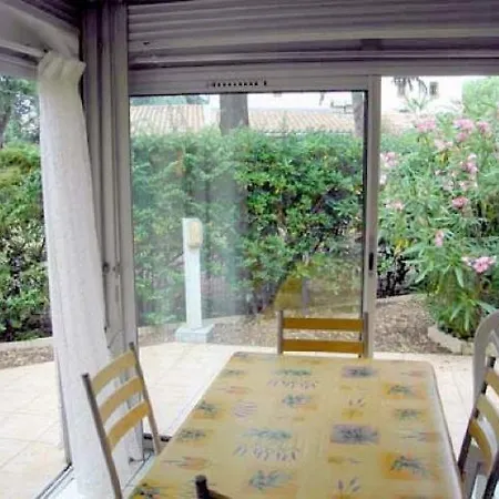 4 Pers 1 Terrasse Parking Ref Ag144 Apartment