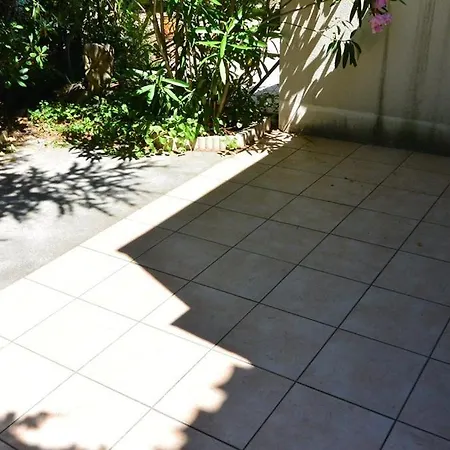 4 Pers 1 Terrasse Parking Ref Ag144 Agde