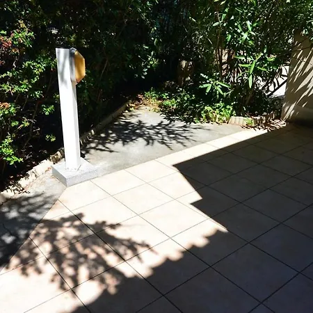 4 Pers 1 Terrasse Parking Ref Ag144 Apartment