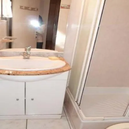 4 Pers 1 Terrasse Parking Ref Ag144 Apartment *