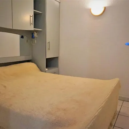 4 Pers 1 Terrasse Parking Ref Ag144 Apartment