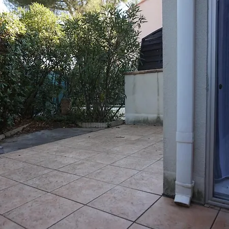 4 Pers 1 Terrasse Parking Ref Ag144 * Agde